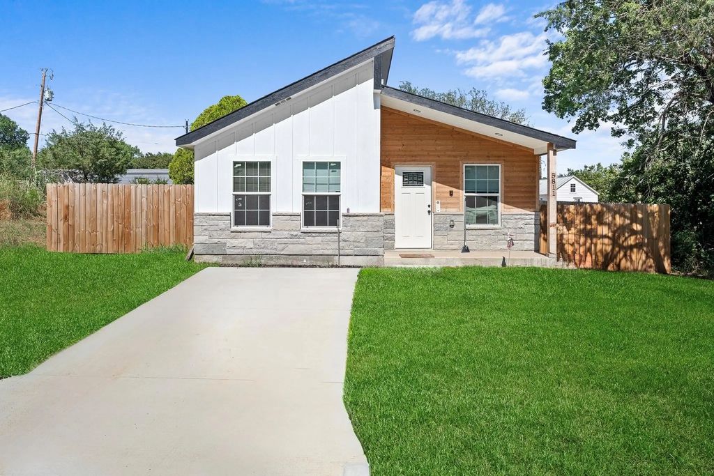 5811 Lake Granbury Trail, Granbury