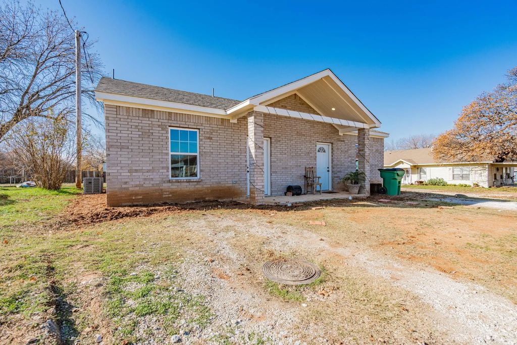 207 Young Street, Nocona