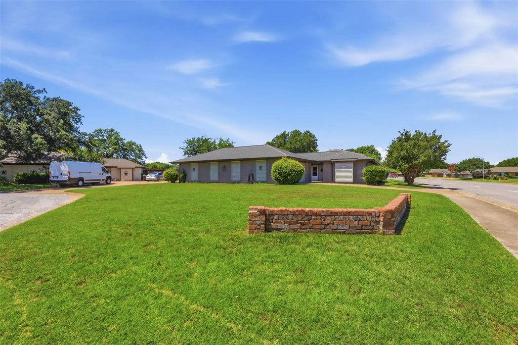 4351 Altamesa Boulevard, Fort Worth