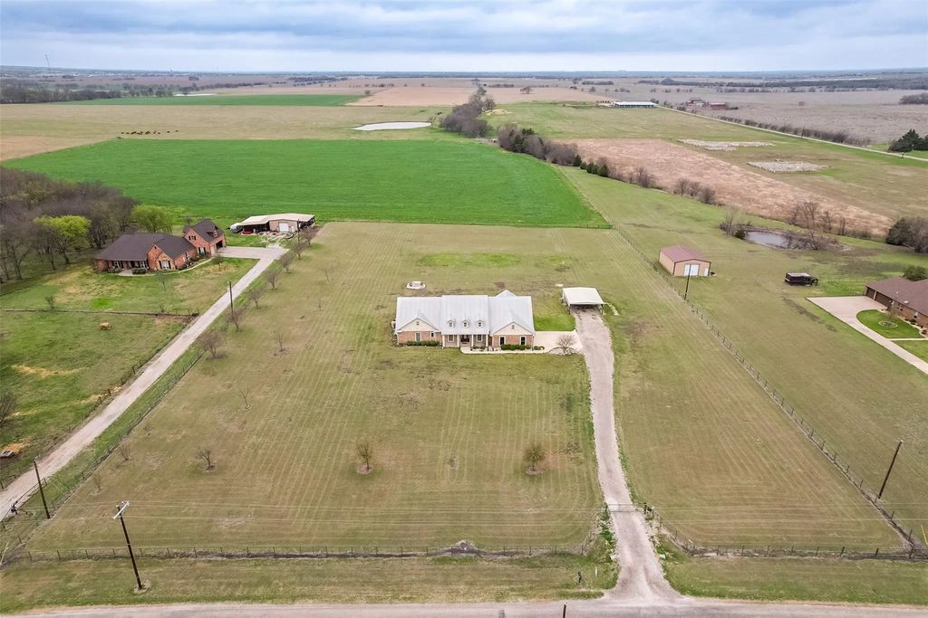 1066 West Road, Waxahachie