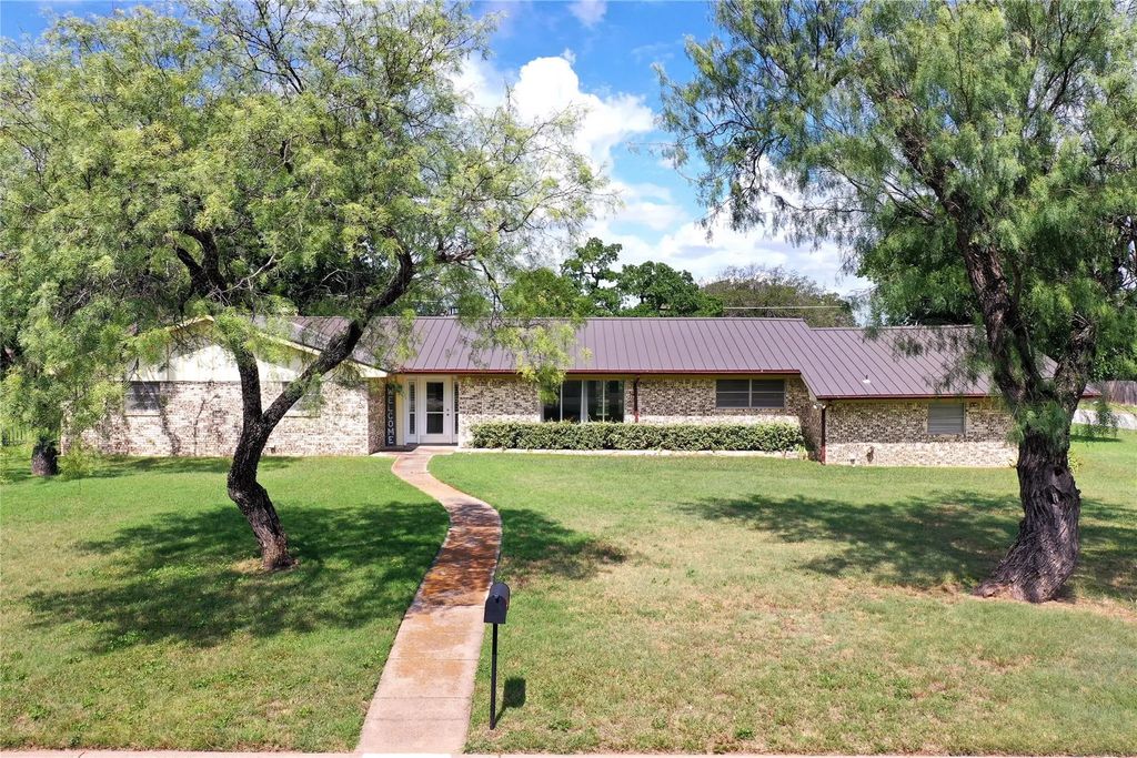 281 Oak Ridge Street, Jacksboro