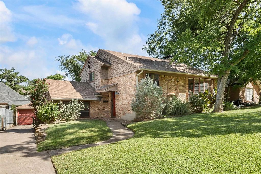 7735 Deer Trail Drive, Dallas