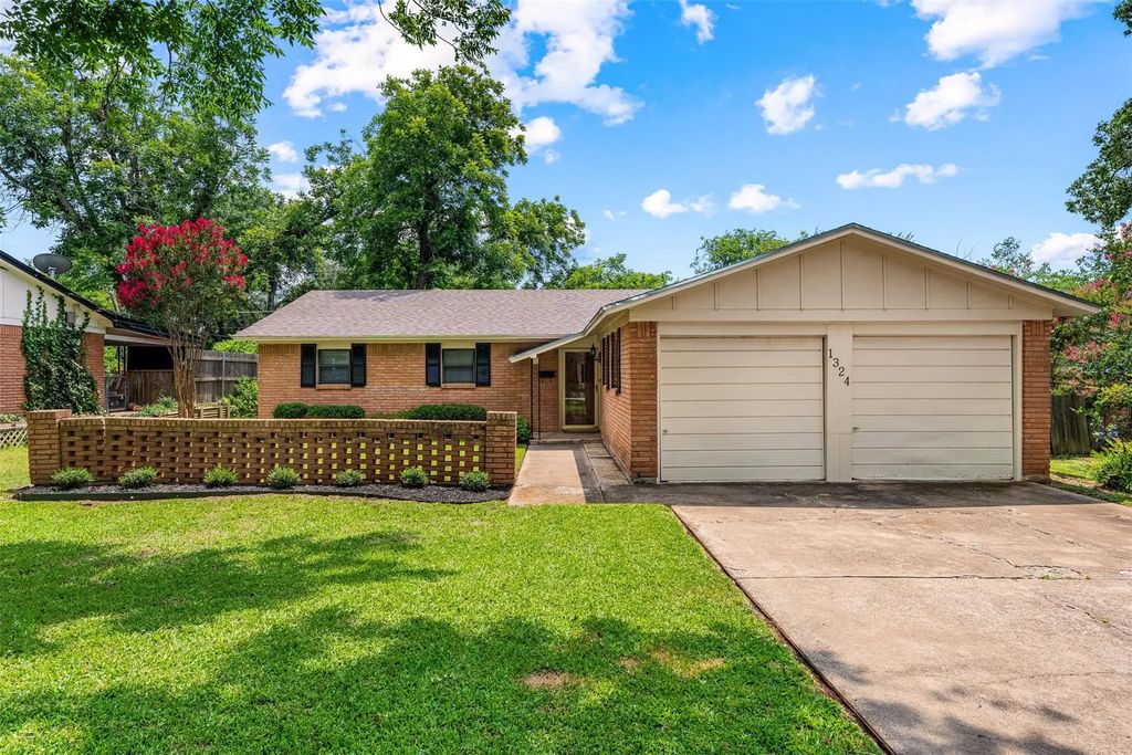 1324 Melrose Drive, Waco