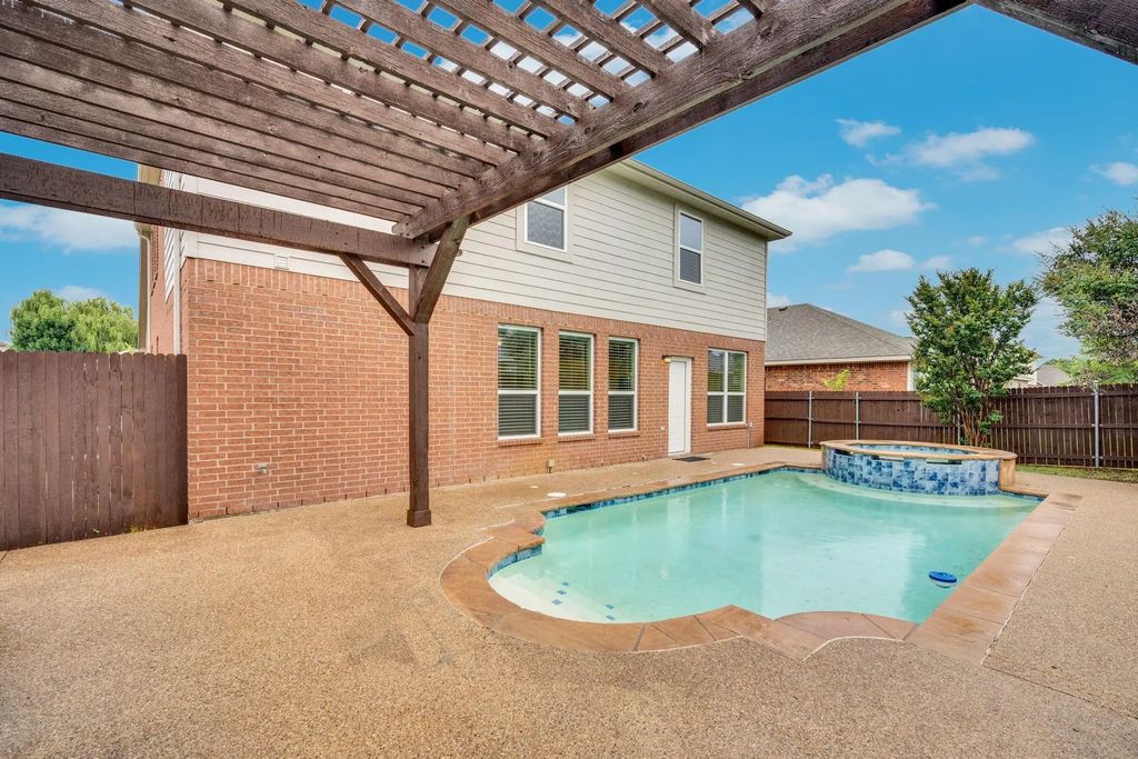 1113 Skylark Drive, Burleson