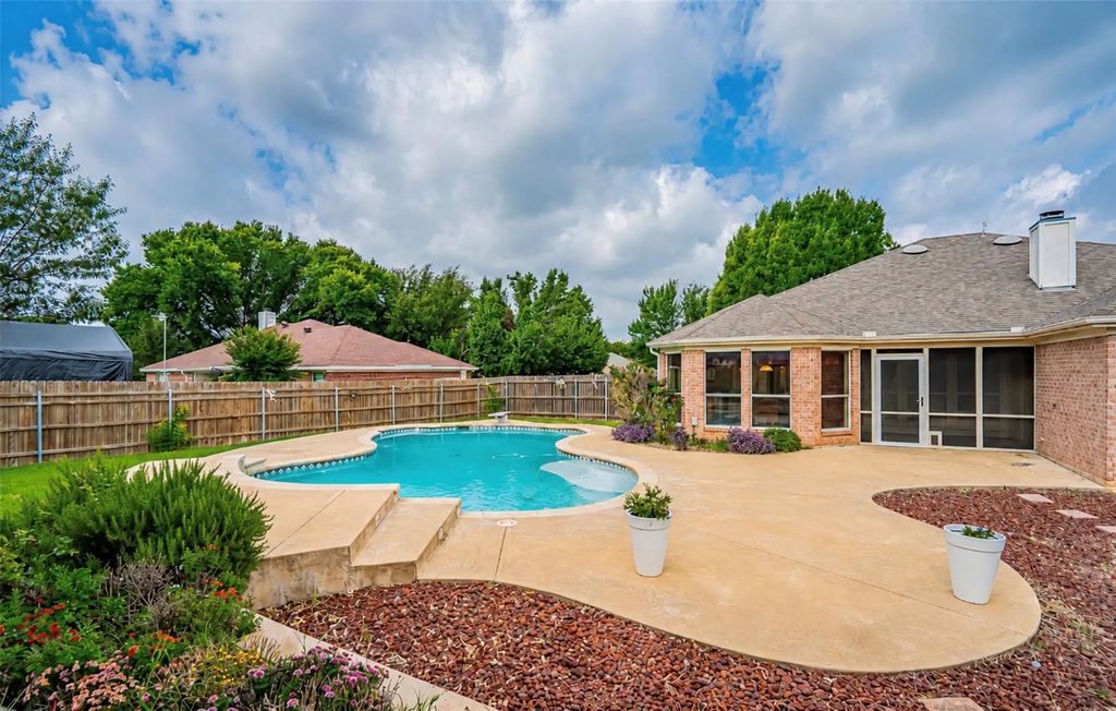 3202 Meandering Way, Granbury