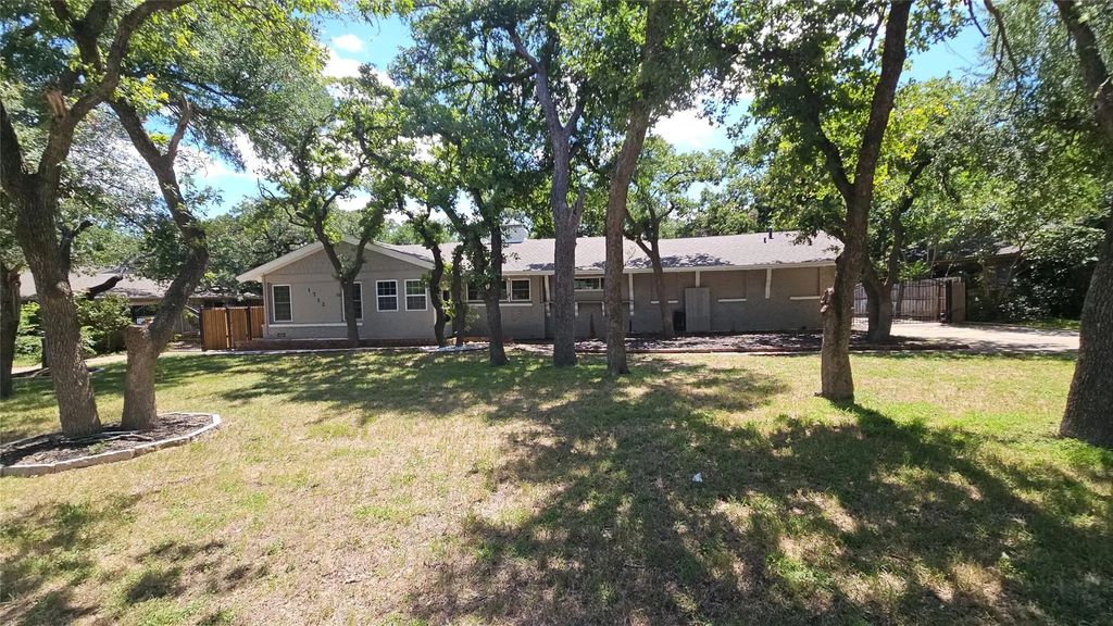 1712 Yolanda Drive, Fort Worth