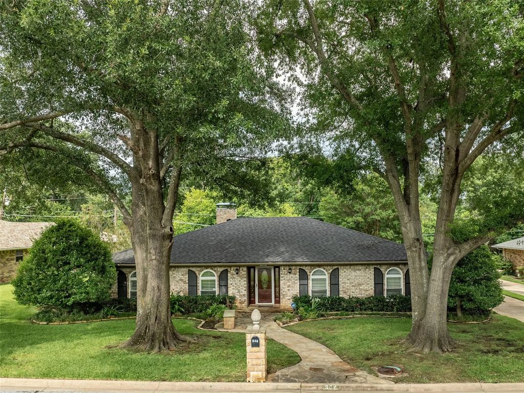 804 Holland Drive, Denison