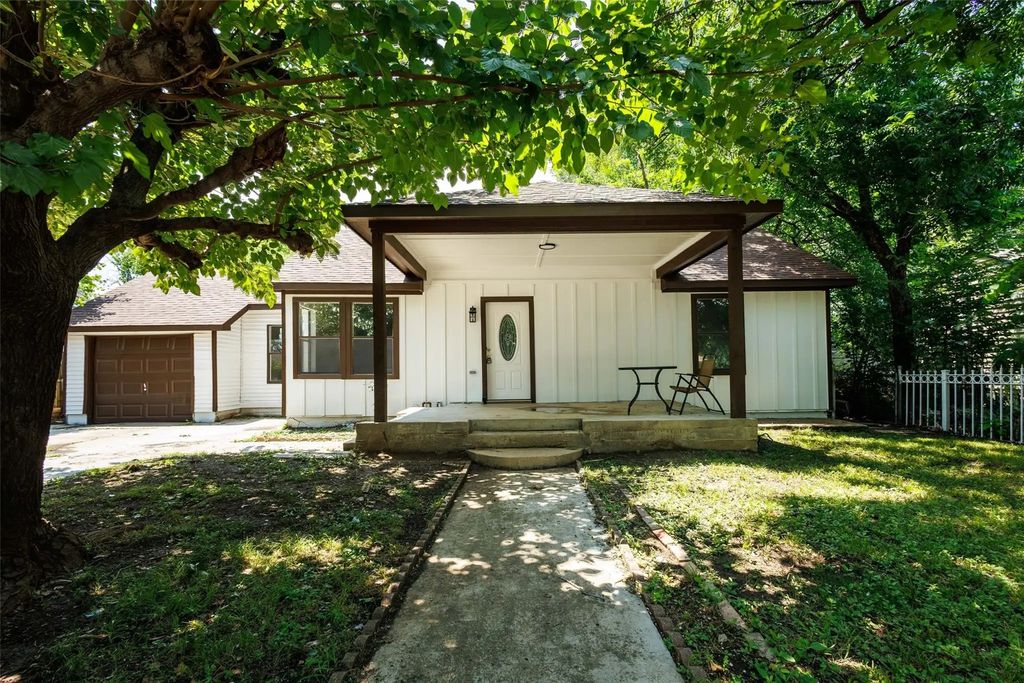 305 Hensley Drive, Grand Prairie