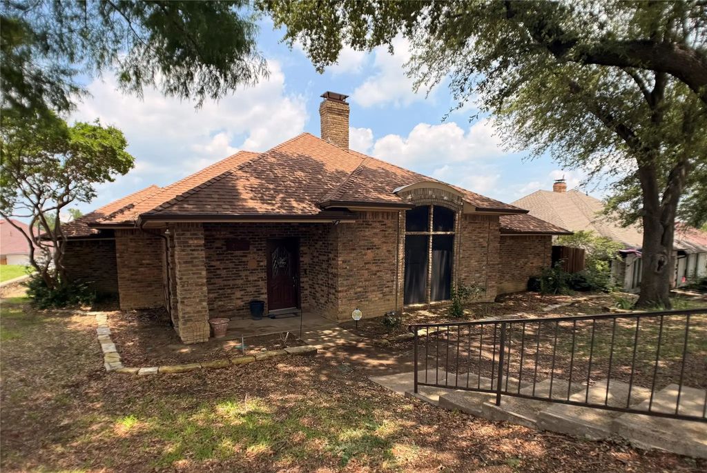 2806 Harpers Ferry Lane, Garland