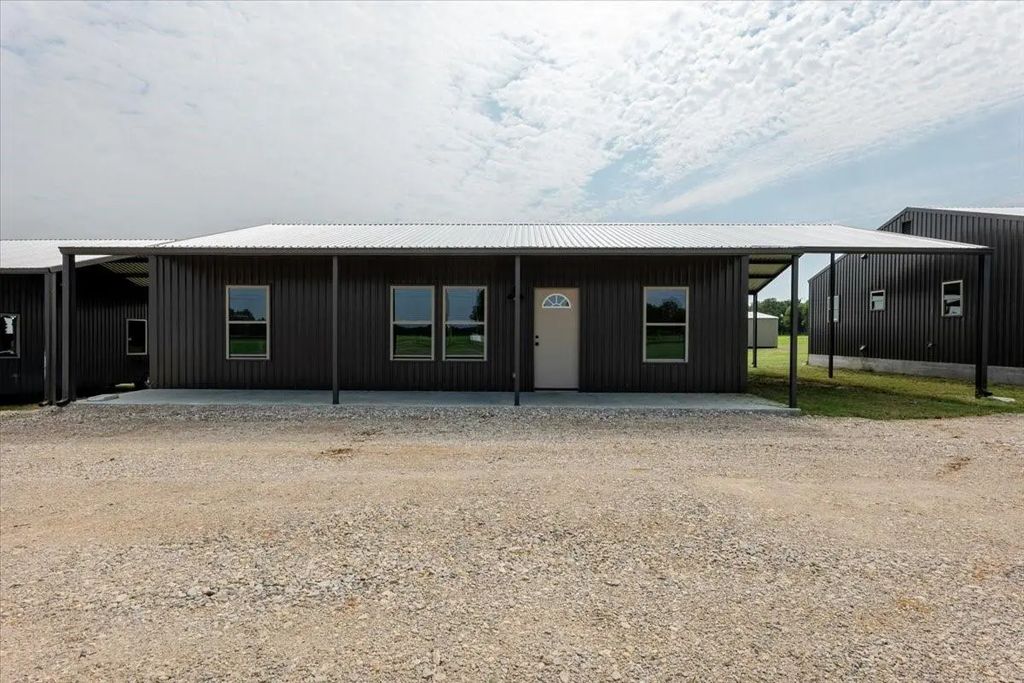 31 Maverick Loop, Lipan