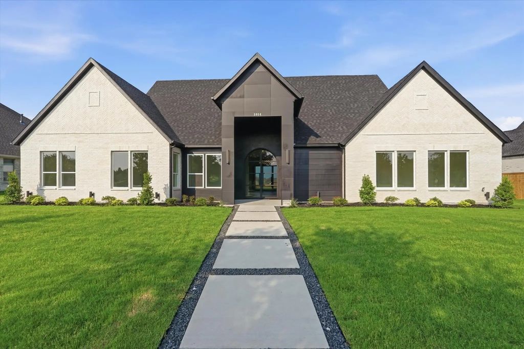 1014 Devonshire Drive N, Forney