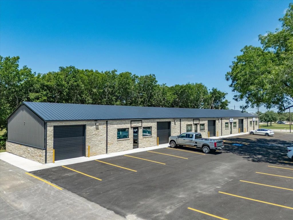 170 West Side Drive, Decatur