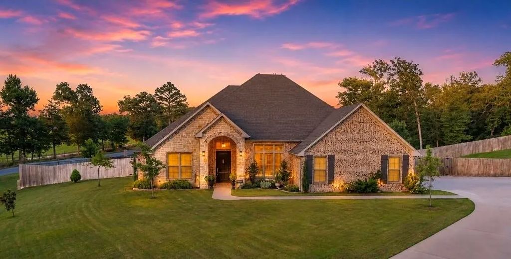 196 County Road 2309, Mineola