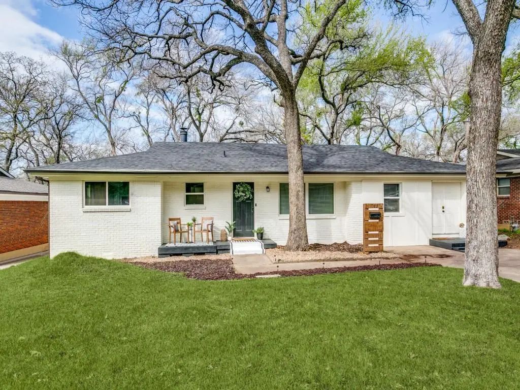 708 Oakwood Drive, Euless