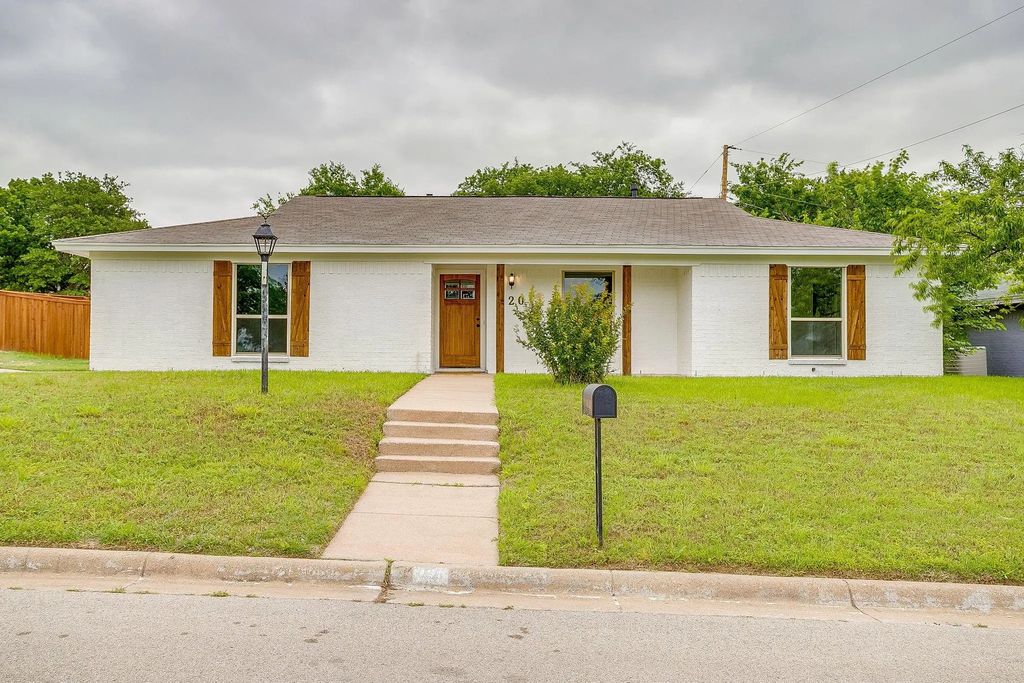 220 Rolling Hills Drive, Aledo