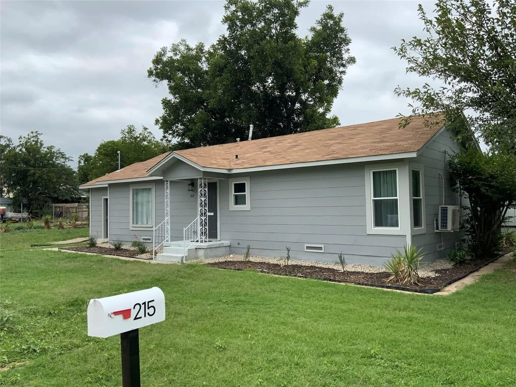 215 S 4th Street, Jacksboro