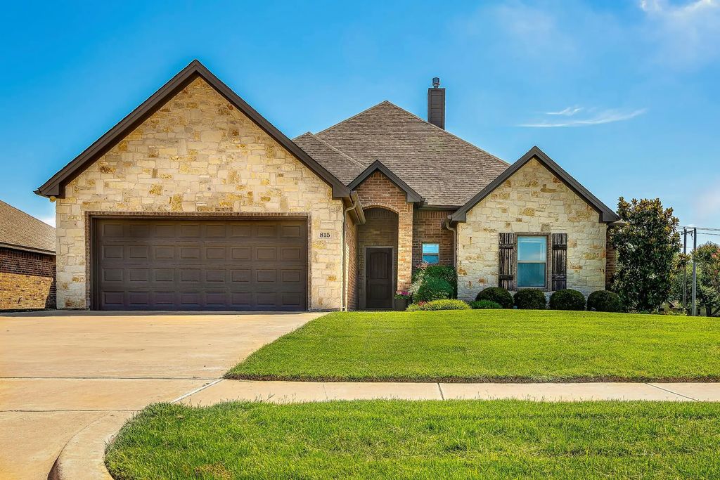 815 Chestnut Grove Drive, Cleburne