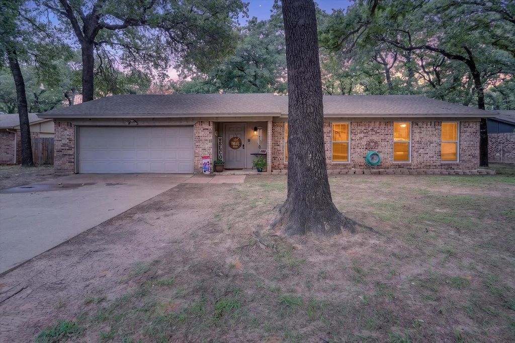 728 Lake Crest Parkway, Azle