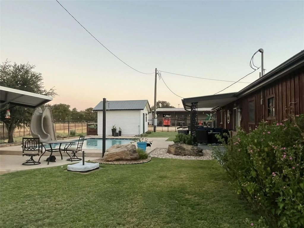 978 Longbranch Road, Nocona