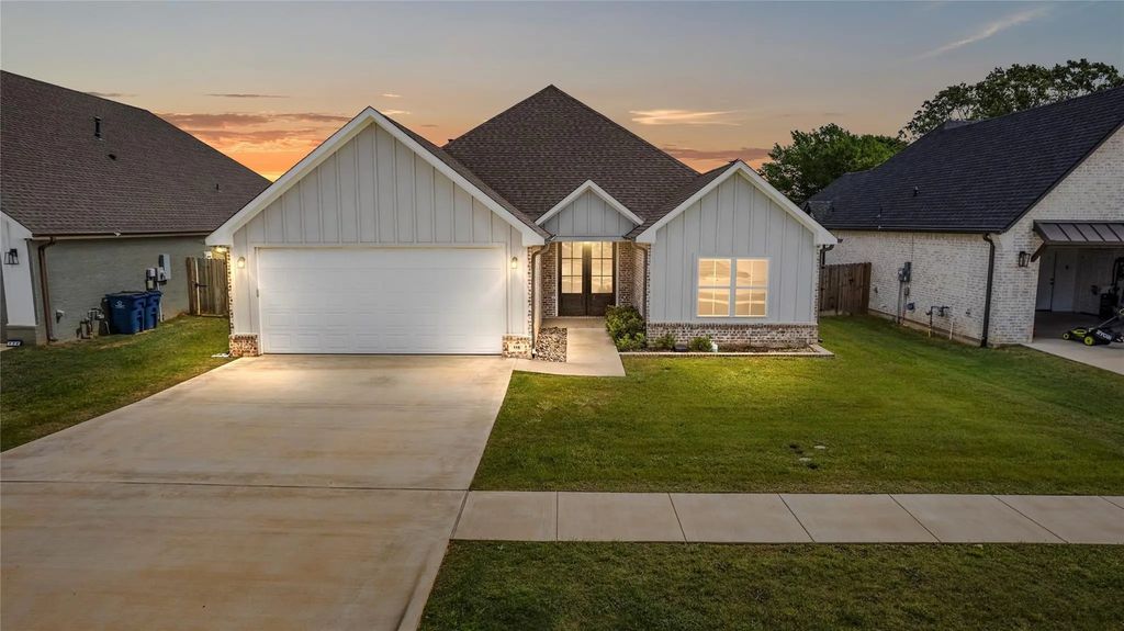 118 Sides Boulevard, Bullard