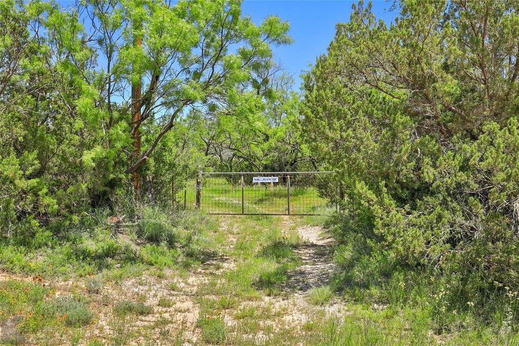 4897 Fm 1086, Bradshaw