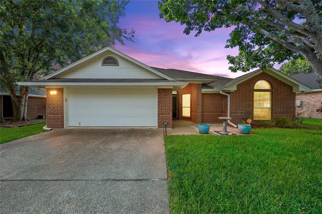 10604 Sierra West Drive, Waco