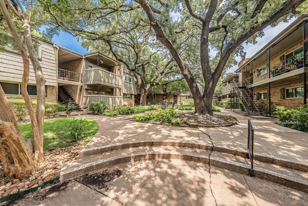 7706 Meadow Road 225, Dallas