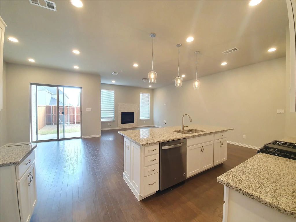 8266 Primrose Way, Dallas
