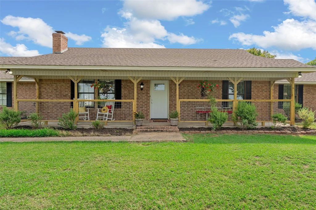 4381 County Line Parkway, Mart