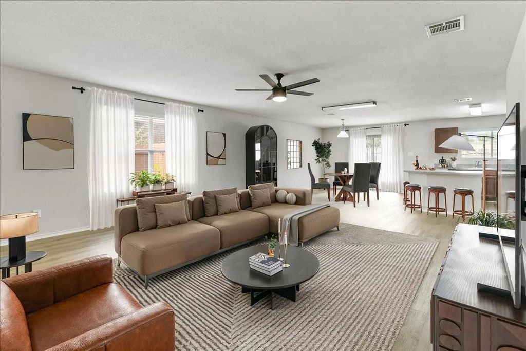 621 Woodpecker Lane, Fort Worth