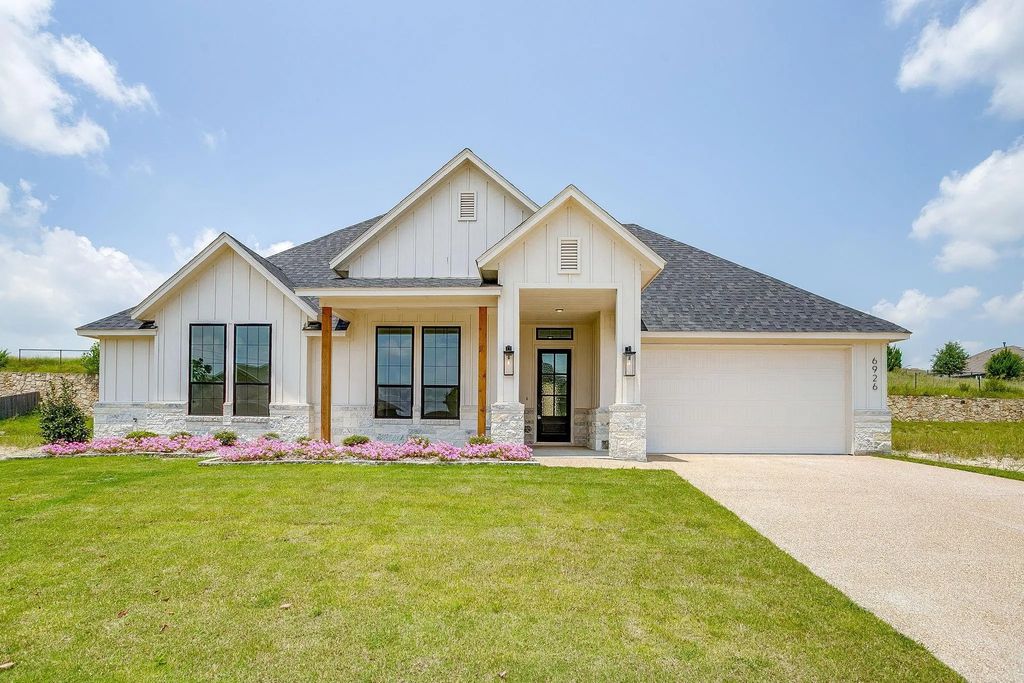 6926 Trail Rock Drive, Benbrook