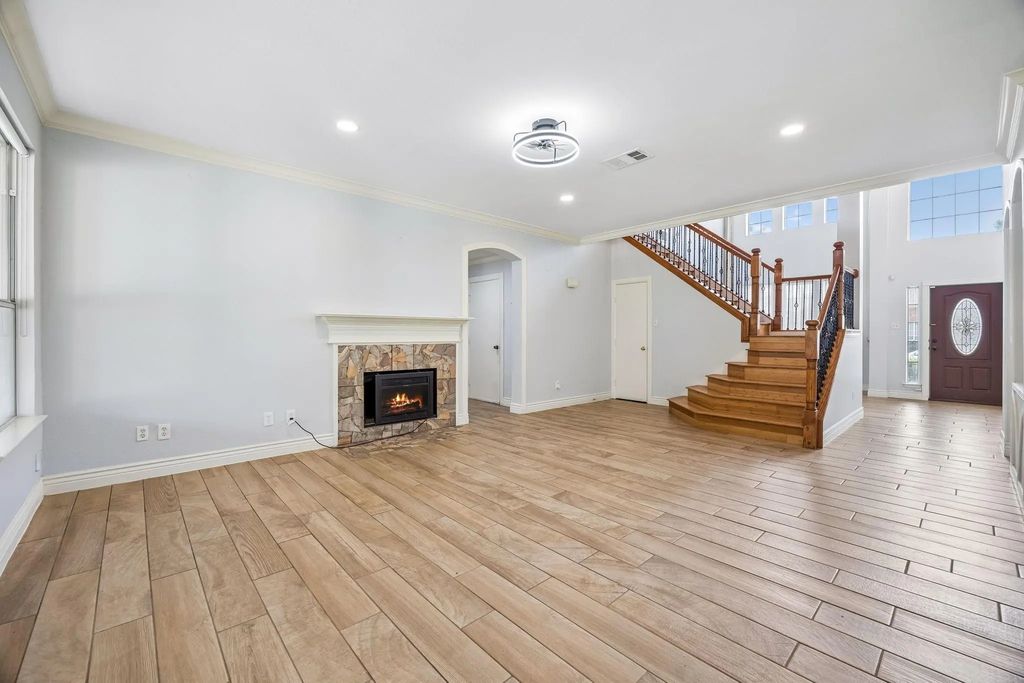 4512 Stone Mountain Drive, Fort Worth