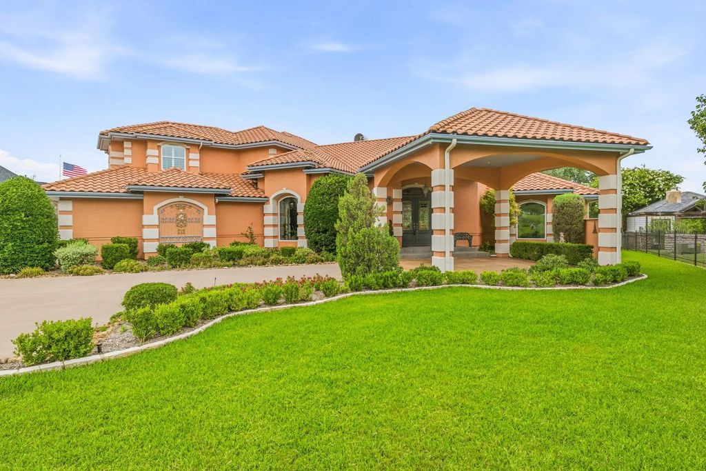 2002 W Emerald Bend Court, Granbury
