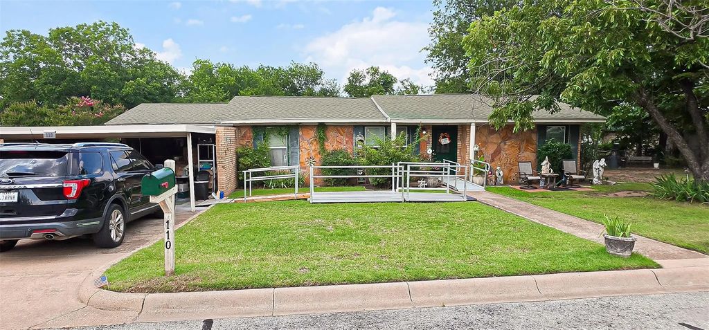 110 N Cherry Lane, Granbury