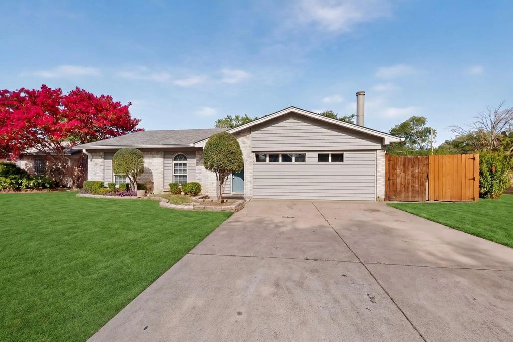 2041 Hemlock Drive, Haltom City