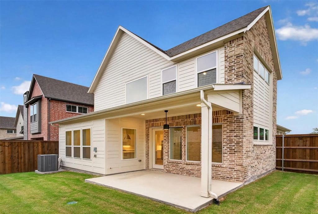 9676 Mav Lane, Dallas