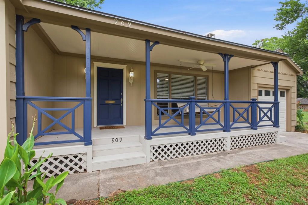 909 Keith Pumphrey Drive, River Oaks