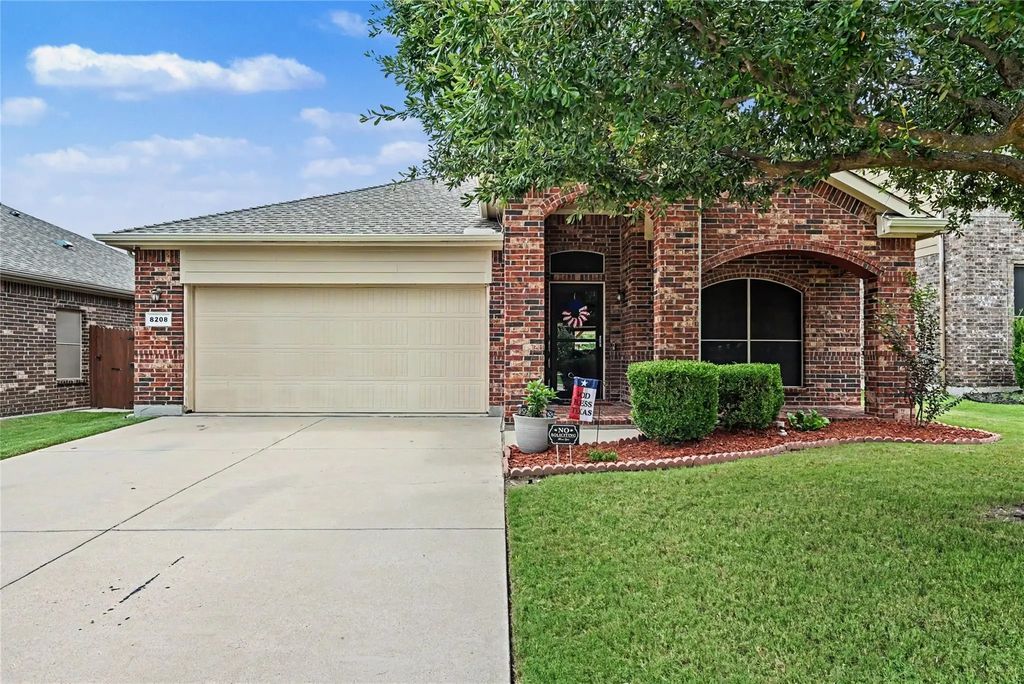 8208 Sleeping Doe Drive, Fort Worth