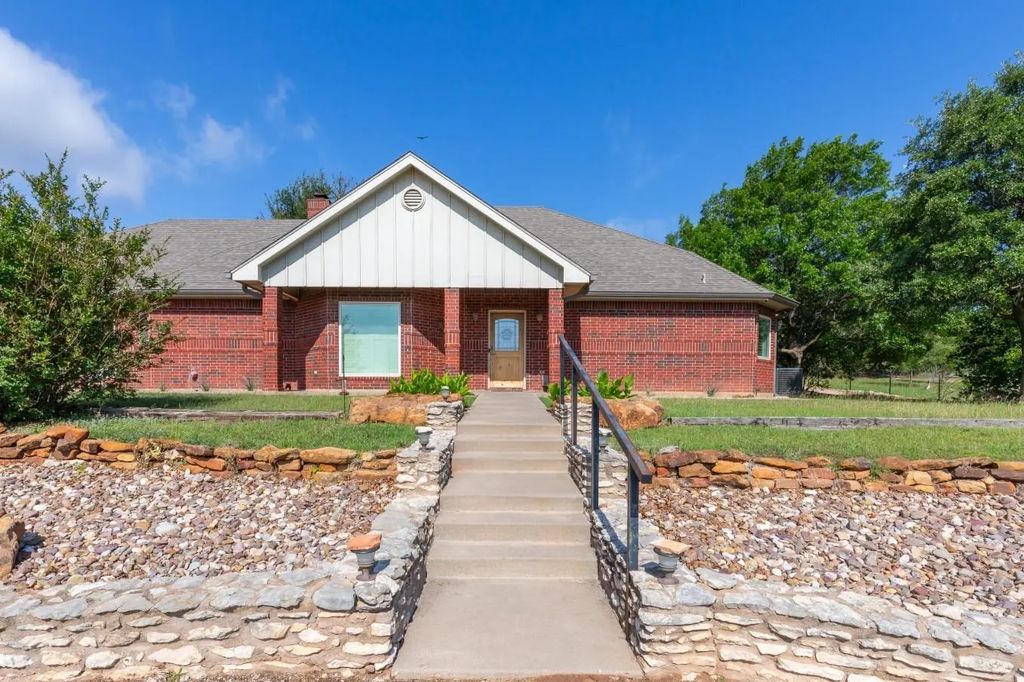 364 Alexandra Drive, Tuscola