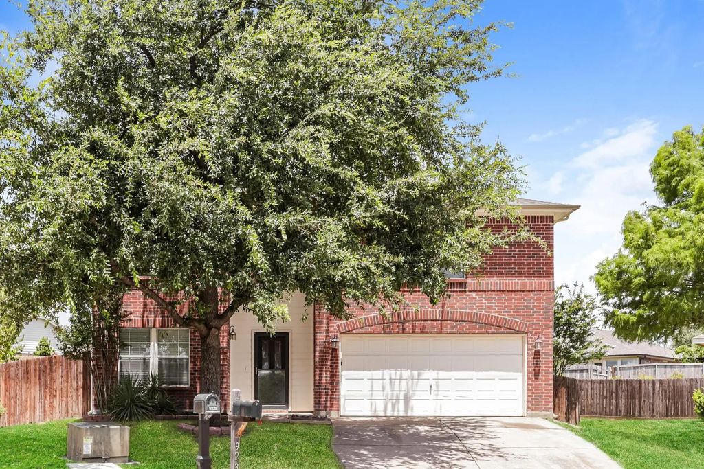 9233 Monument Court, Fort Worth