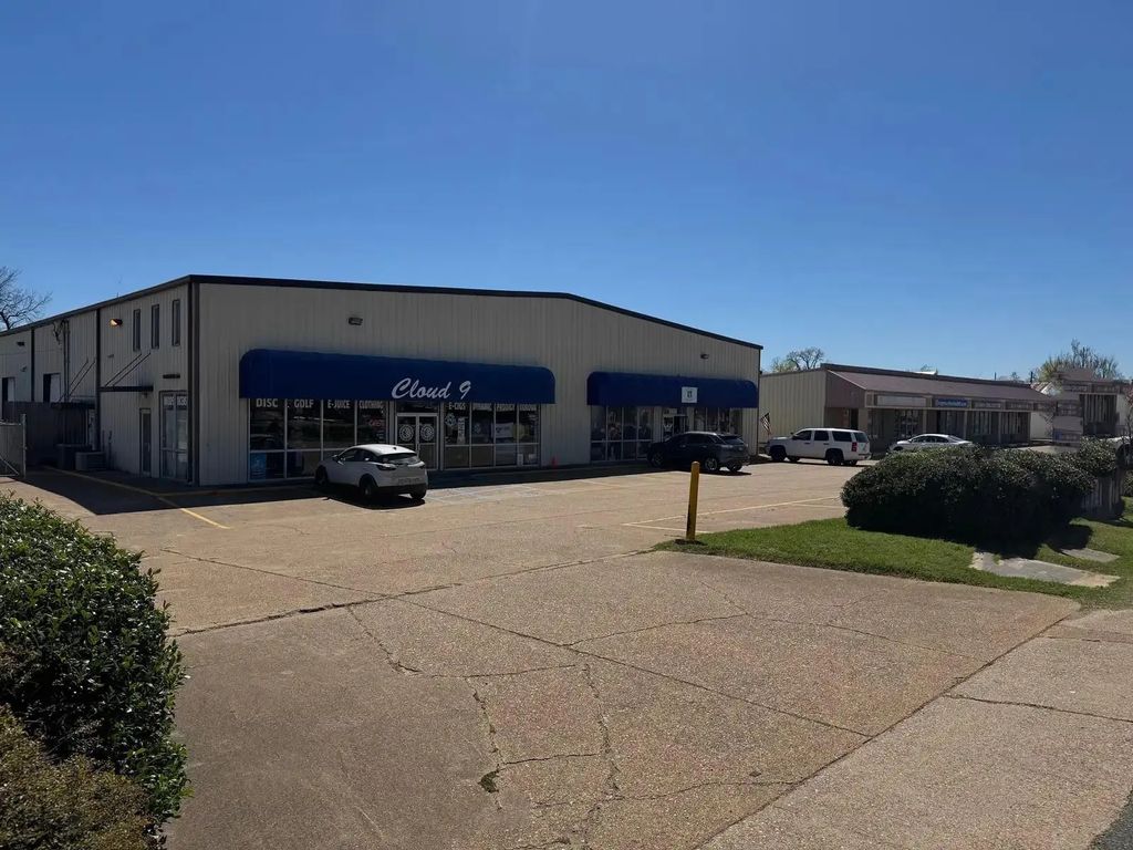 2060 E Texas Street, Bossier City