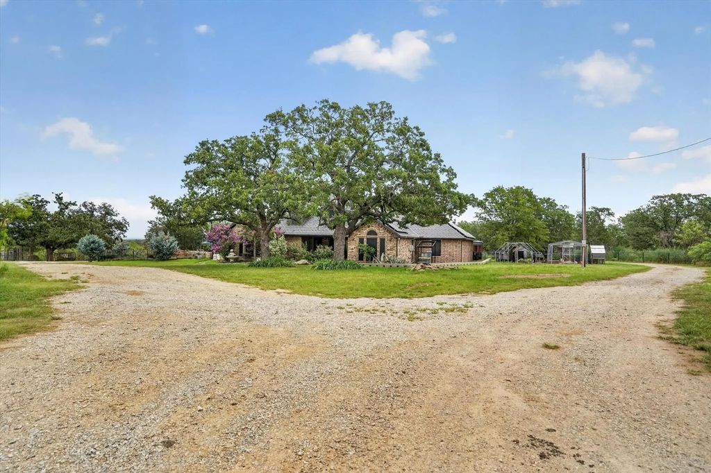 1017 County Road 3555, Paradise