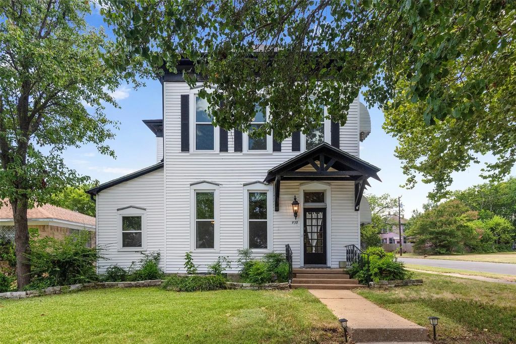 930 W Sears Street, Denison