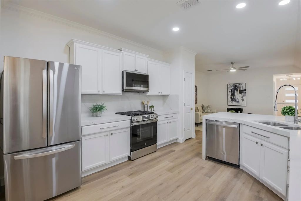2828 Houston Wood Drive, Fort Worth