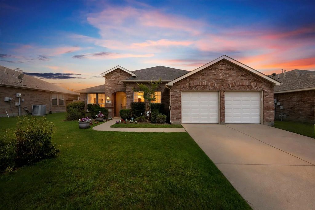 308 Creekwood Trail, Forney