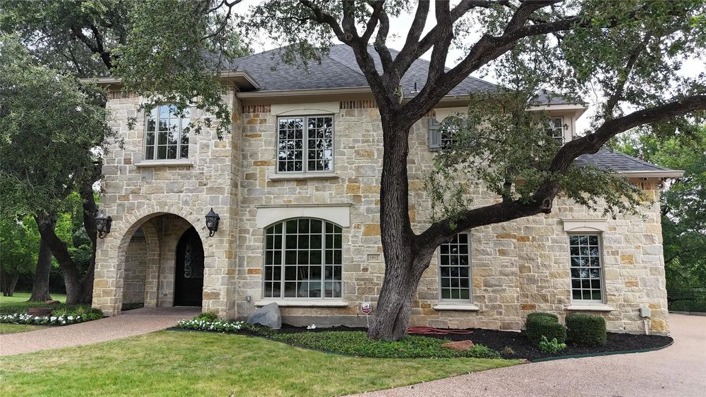 1012 Brae Court, Fort Worth