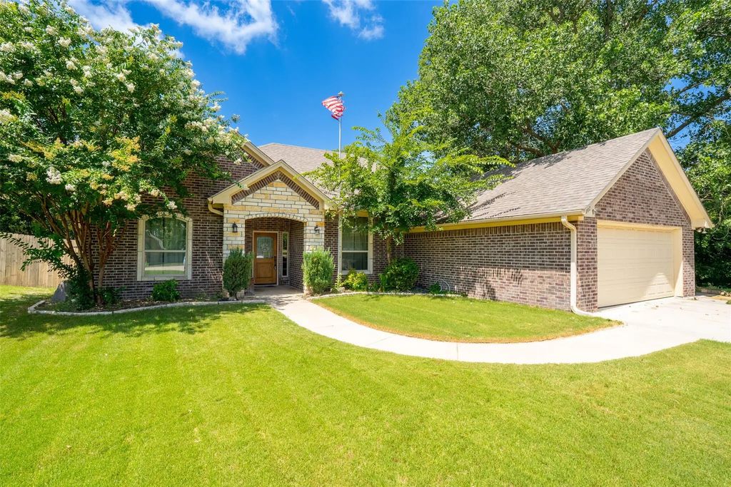 712 Spring Meadow Street, Stephenville