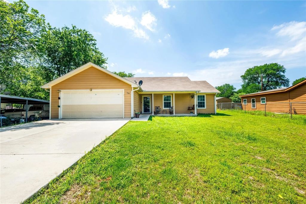 104 Richard Lane, Azle