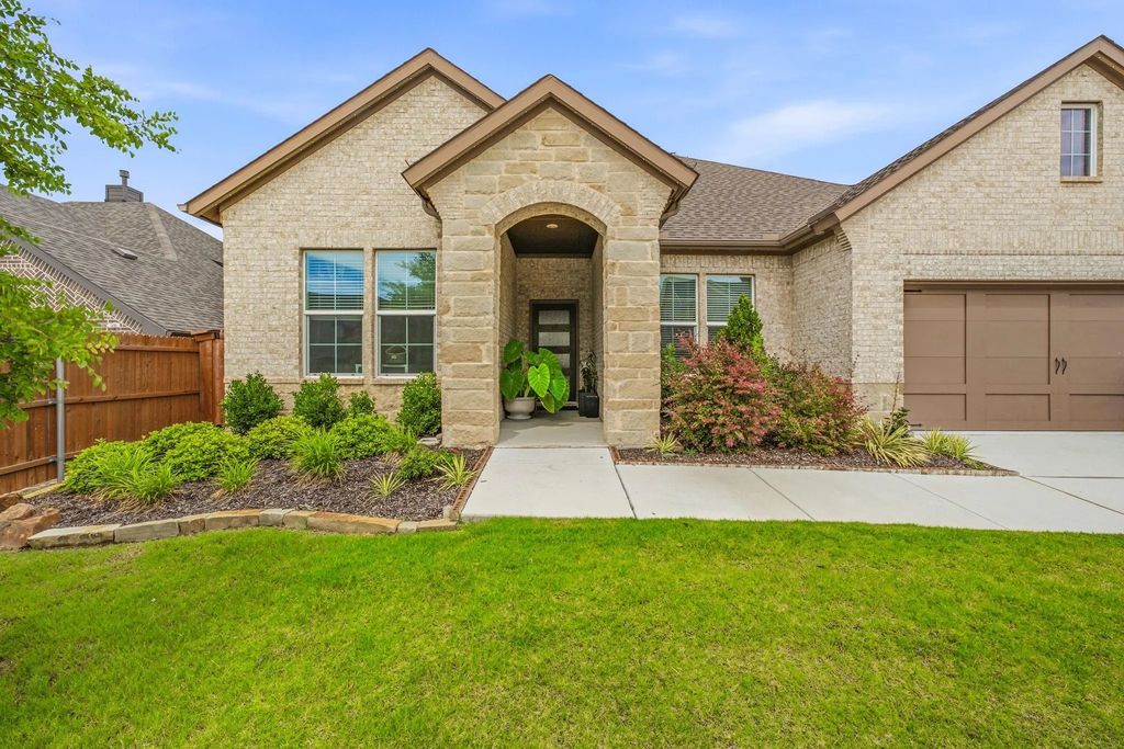 312 Honey Brook Lane, Aledo