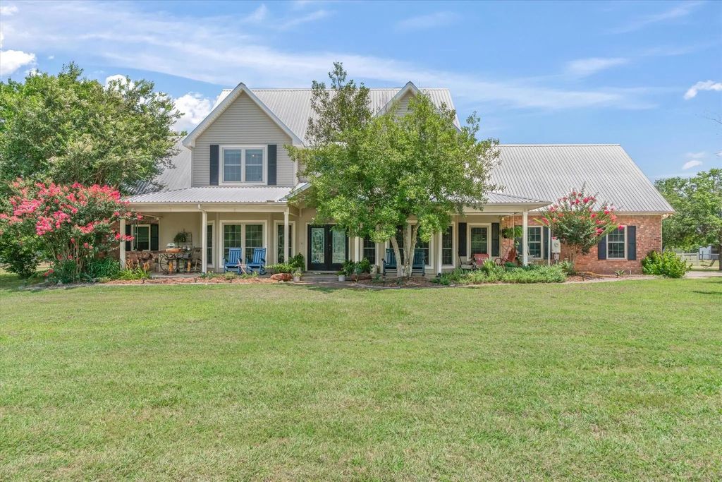 2141 Poetry Road, Royse City